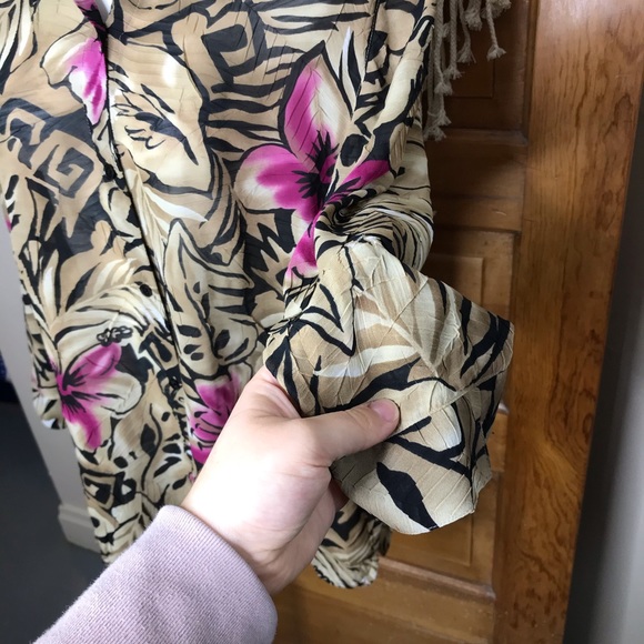 Vintage 90s Hibiscus Flower Loose Button Down - Picture 5 of 11